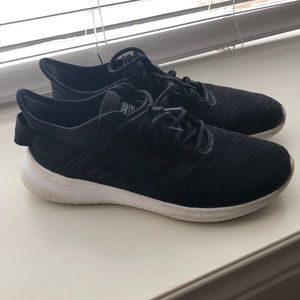 Women’s 7.5 adidas cloud foam sneakers